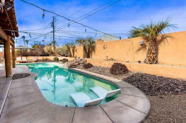 Building Photo - 3921 Aloha Ln