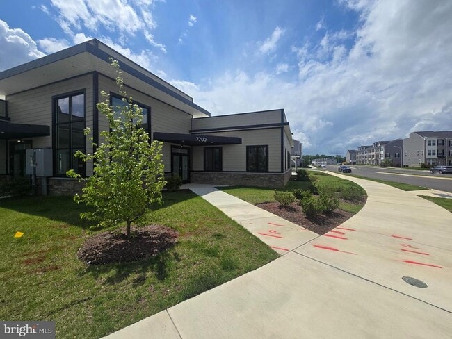 Building Photo - 2670 Sierra Nevada Ave