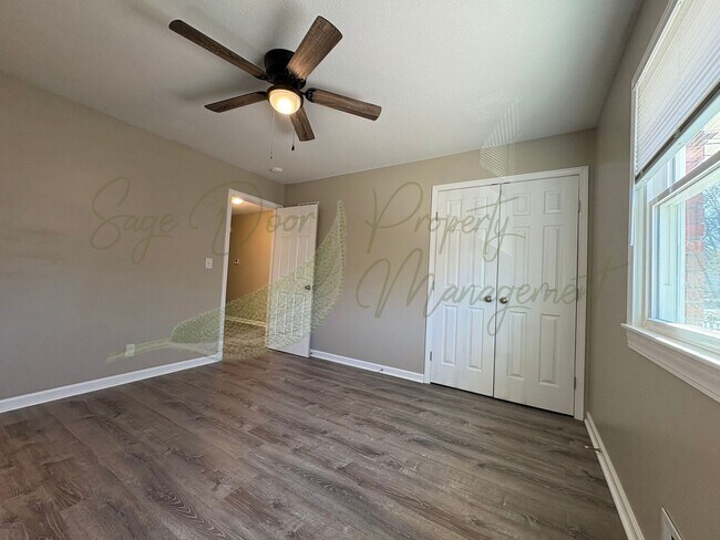 Building Photo - TOWNHOUSE IN BLUE SPRINGS!!!