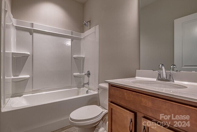 Building Photo - 2209 Silver Cres Dr