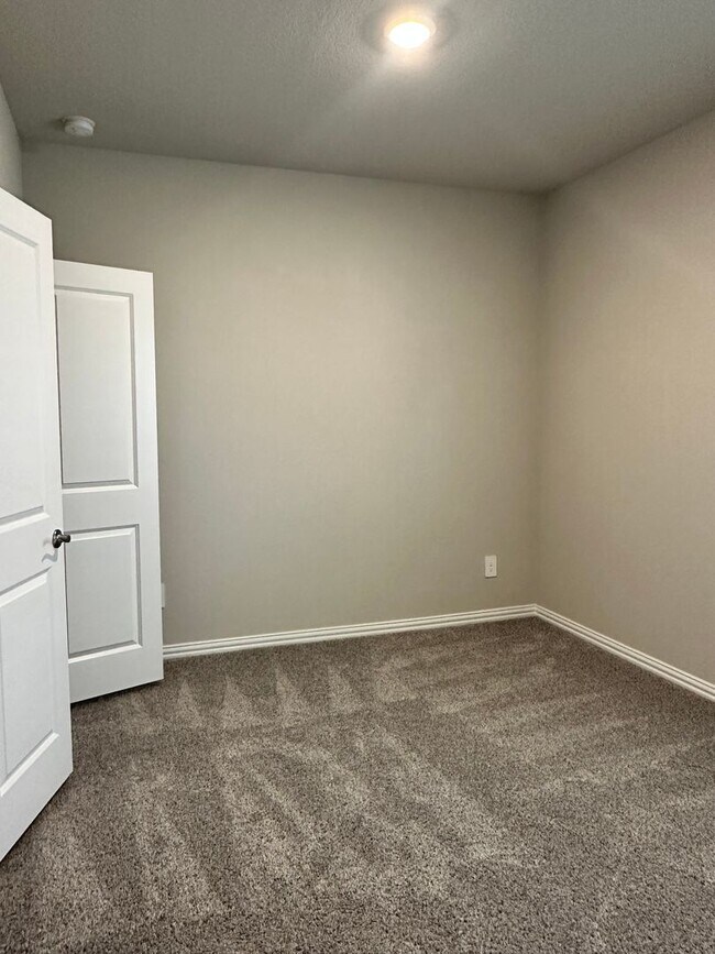 Building Photo - 3305 Sedge Grass Dr