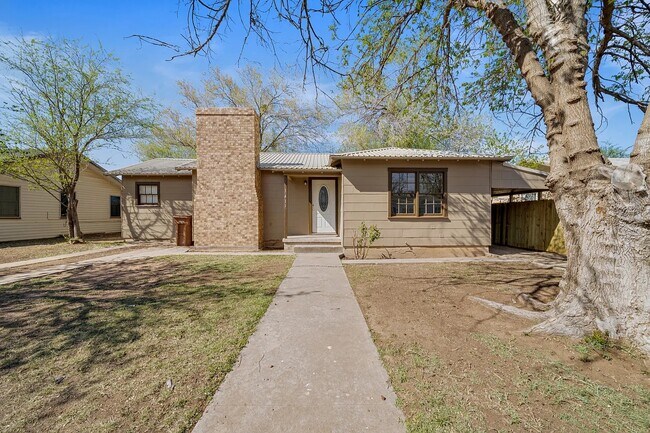 Building Photo - 1411 Sycamore St