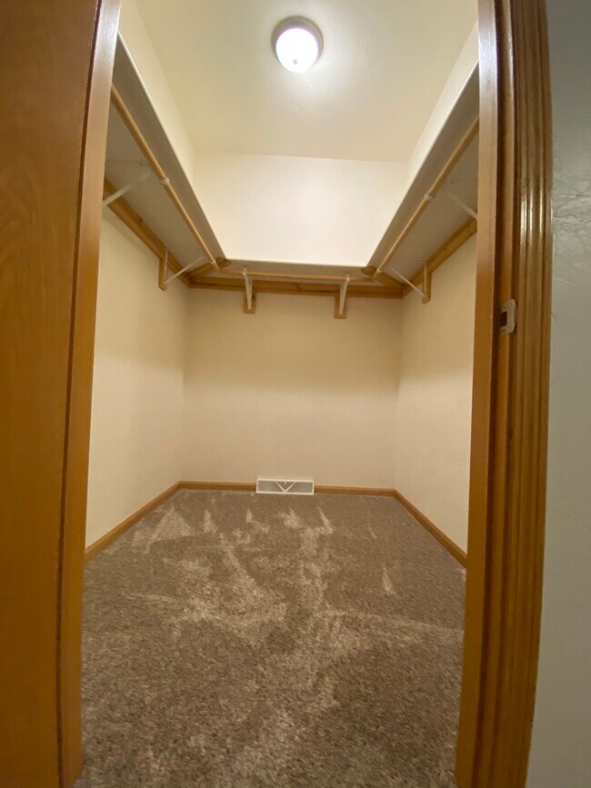 Building Photo - 5236 Sassafras Dr