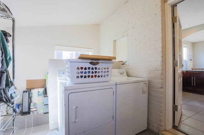 Building Photo - 2220 W 31st Ave