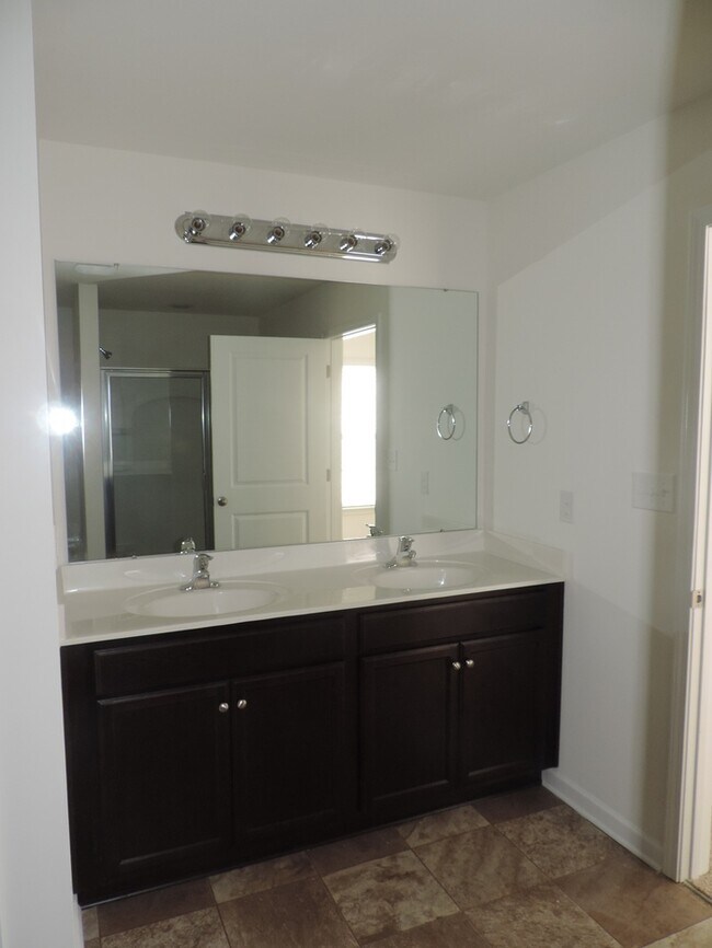 Building Photo - New, 4 bedroom home in the Hallstead commu...