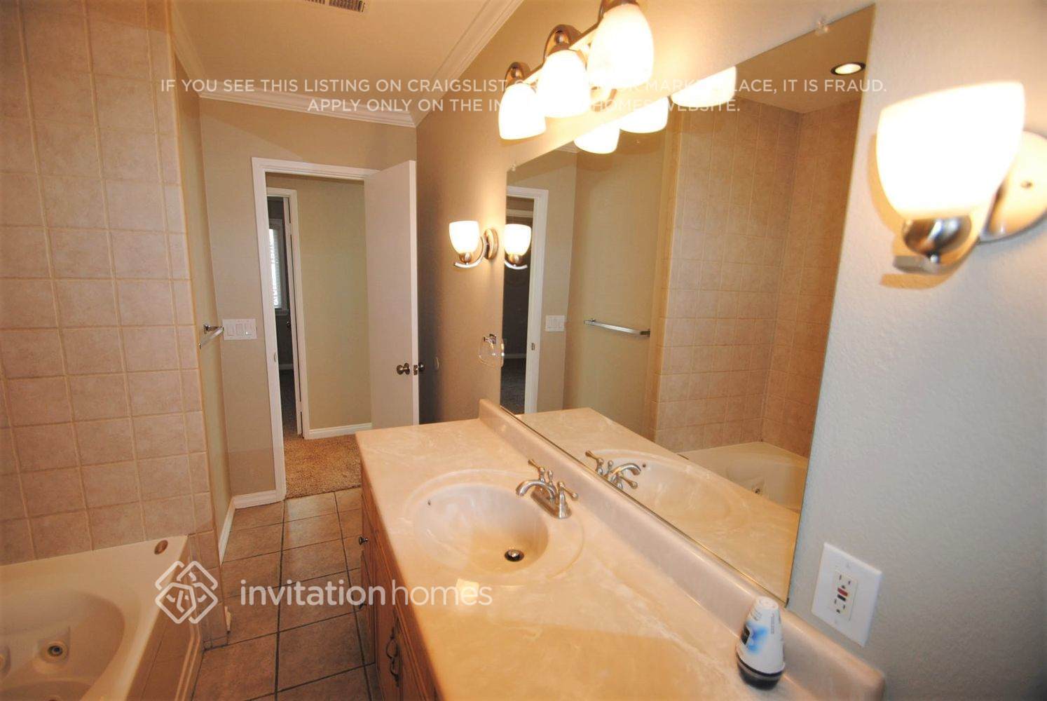Building Photo - 731 Las Lomas Dr