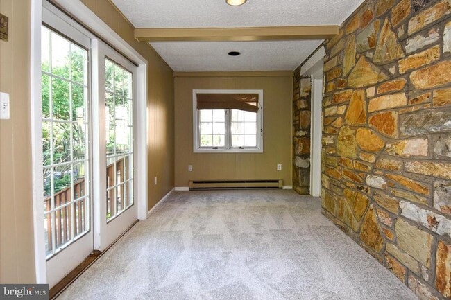 Building Photo - 6127 Brook Dr