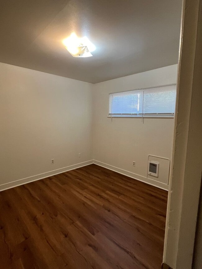 Building Photo - 925-931 Mitchell St