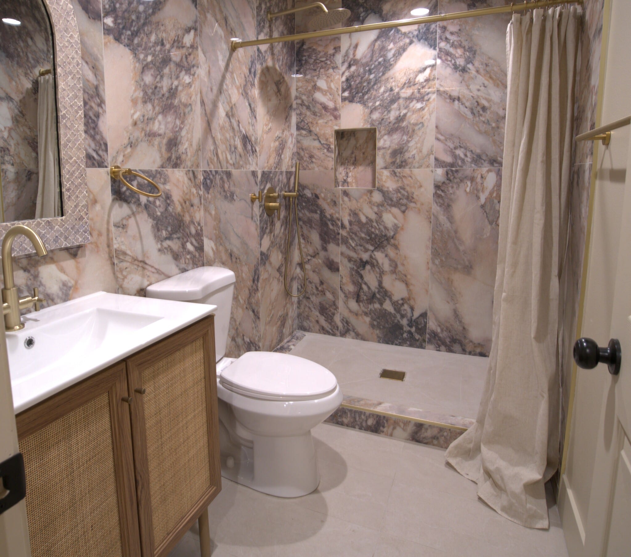 Bathroom 1 - 1123 E Ocean Blvd