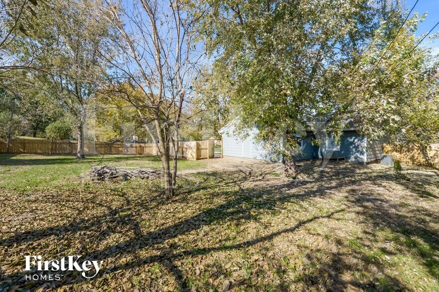 Building Photo - 201 E Hale St