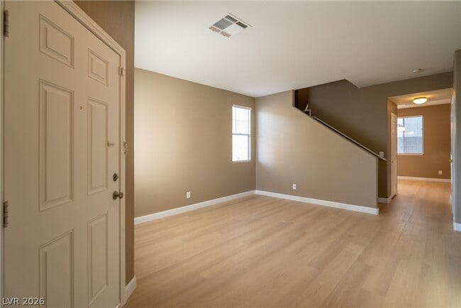 Building Photo - 1228 Sun Village Ave