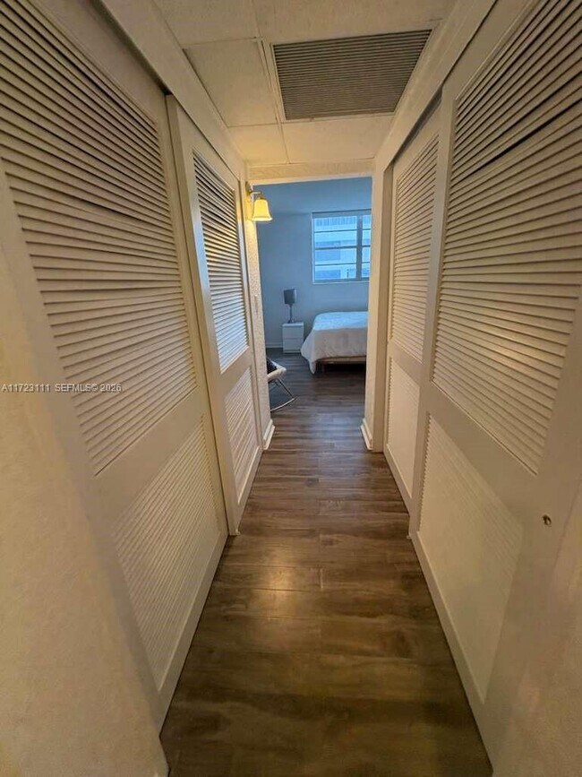 Building Photo - 4001 S Ocean Dr