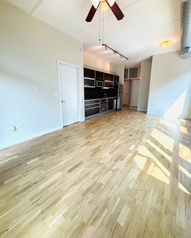 Building Photo - 660 W Wayman St