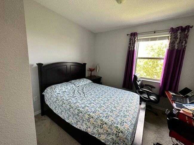 Building Photo - Lease this 3BR End-Unit Townhome in Gated Community with Water View!