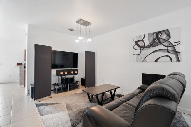 Building Photo - 8618 NW 113th Ct