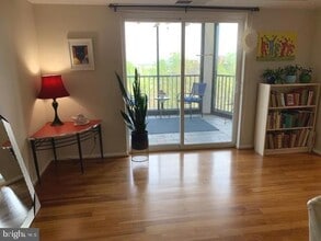 Building Photo - 5903 Mt Eagle Dr