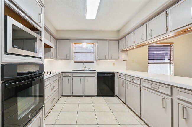 Building Photo - 21214 Park Bend Dr