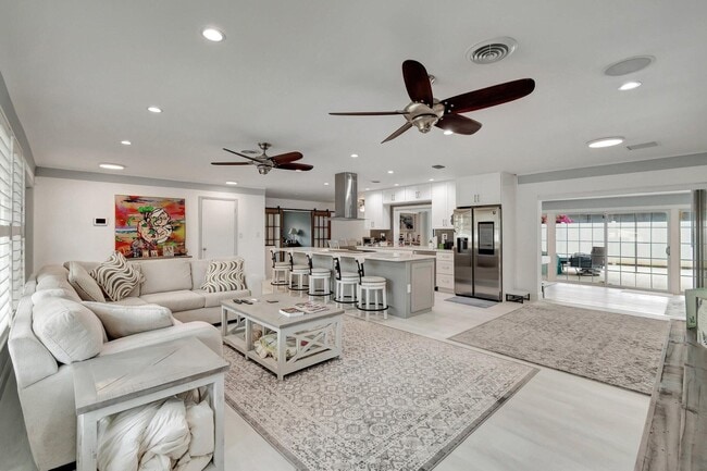 Building Photo - 4450 NE 23rd Ave