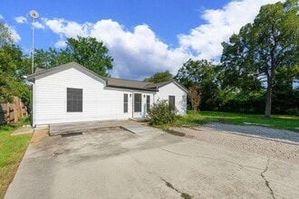 Building Photo - 2523 S Broadway St