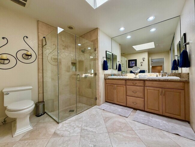 Building Photo - 240 Santa Barbara Cir