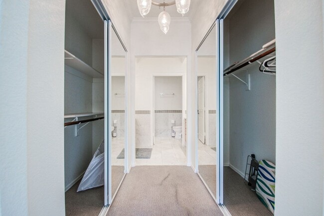 Building Photo - ASU Stay at Regatta Pointe!