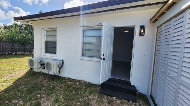 Building Photo - 10490 SW 173rd Terrace