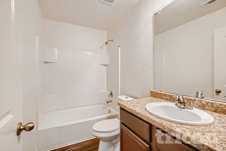 Building Photo - 6115 Southern Vis