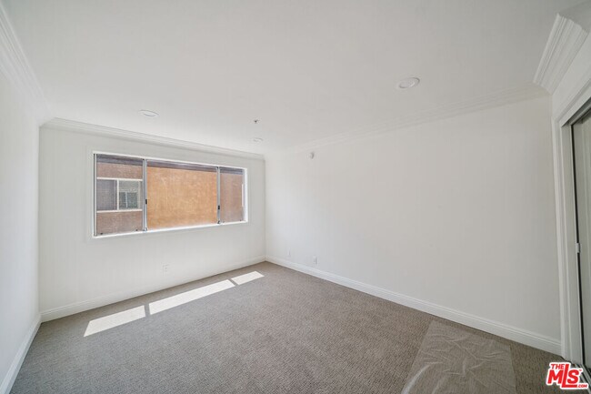 Building Photo - 1508 Greenfield Ave