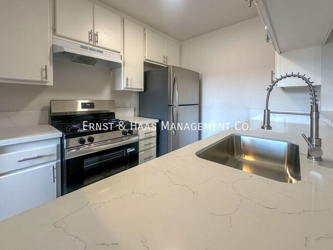 Building Photo - 1080 St Louis Ave