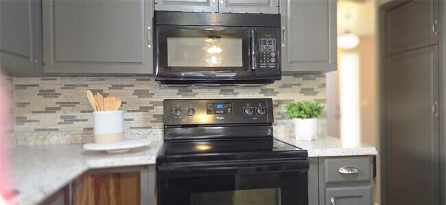 Building Photo - 7307 Edenborough Dr