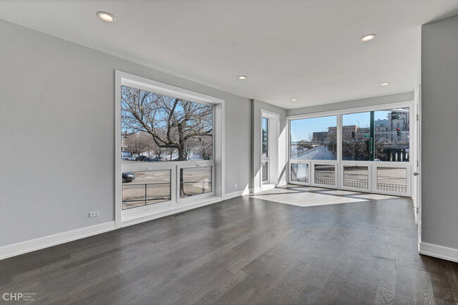 Building Photo - 1328 W Hubbard St