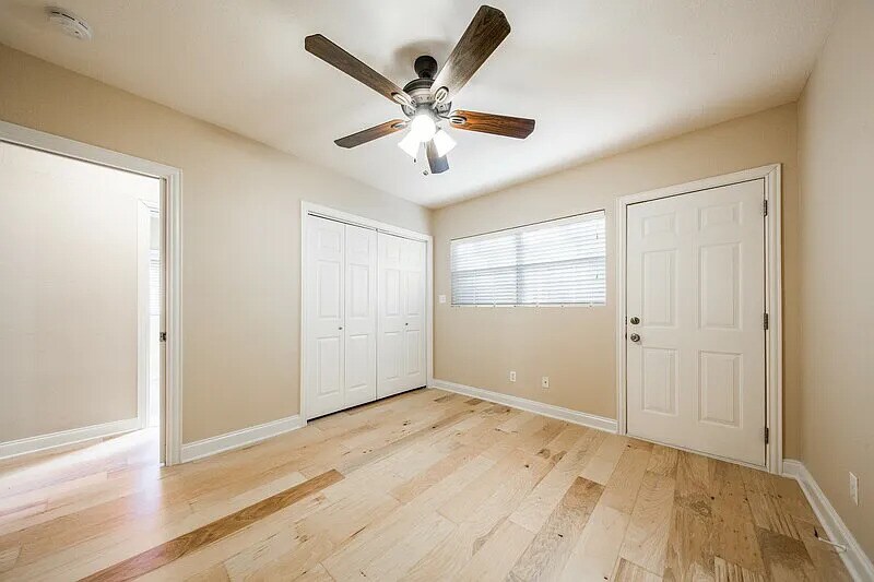 FRONT HOUSE Master bedroom - 4521 Merle Dr