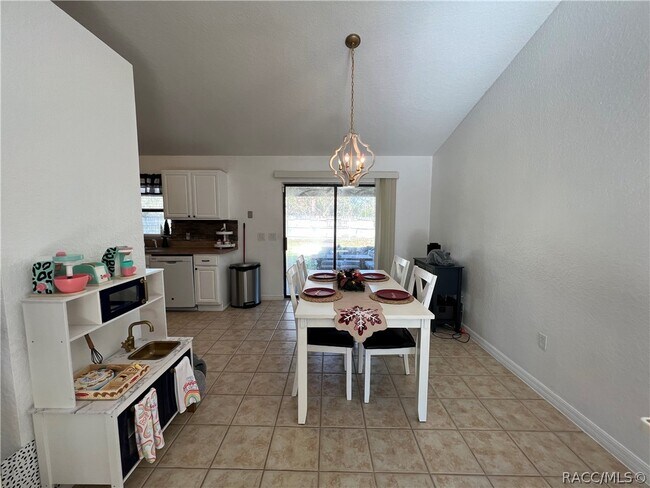 Building Photo - 1211 W Newbury St