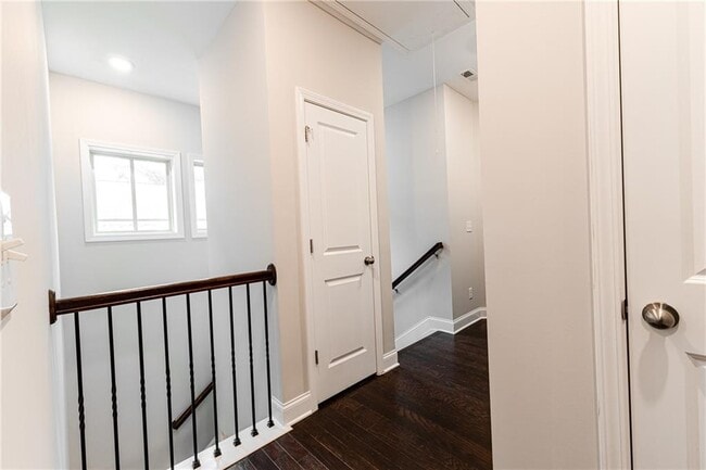 Building Photo - 3634 Via Nuova Ln