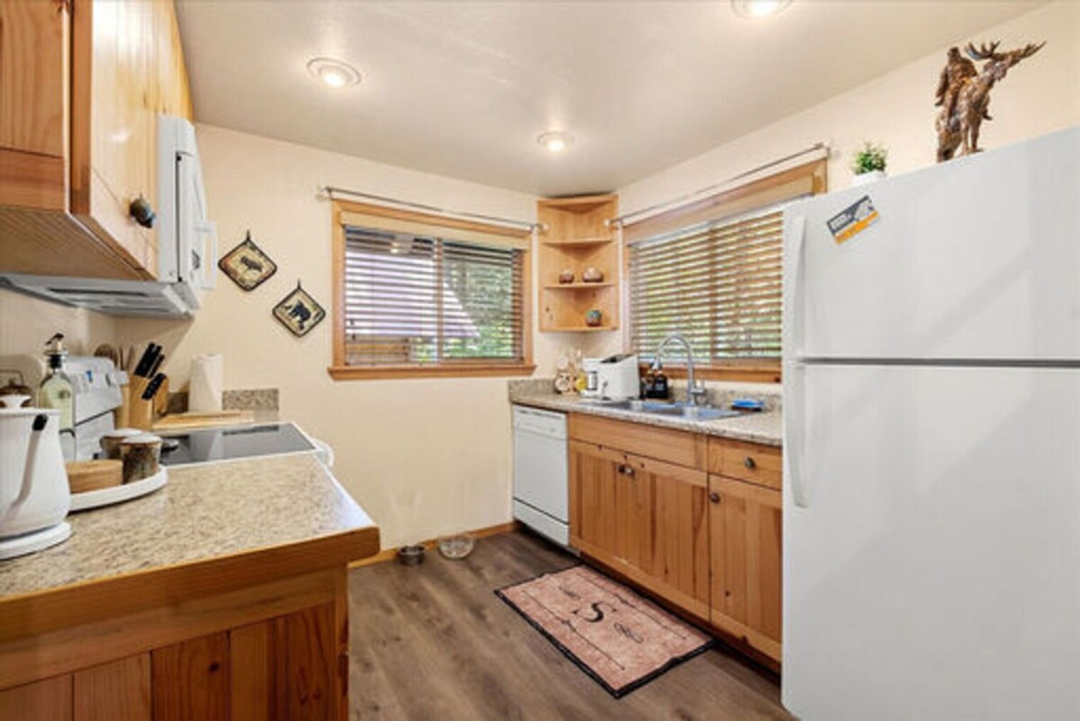 Building Photo - 321 Paradise Dr