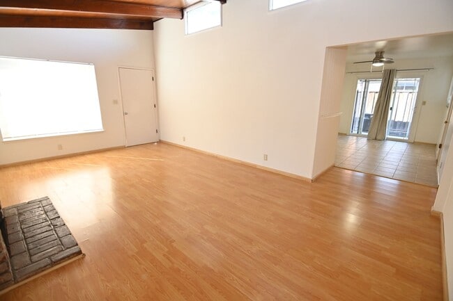 Building Photo - Central Santa Clara Location, 3/2 with AC