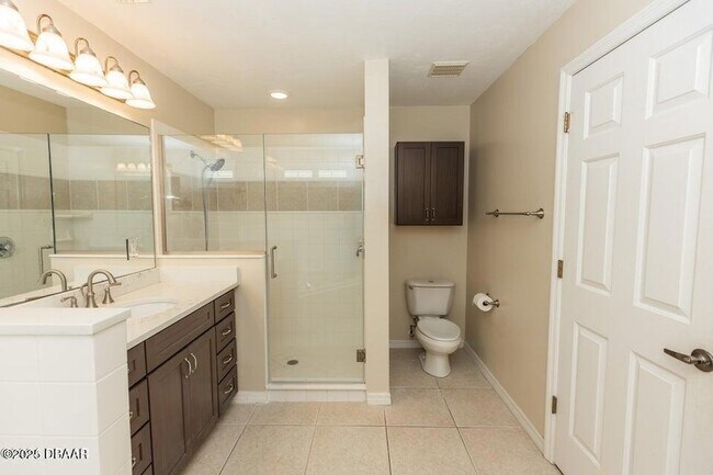 Building Photo - 12 Peruvian Ln