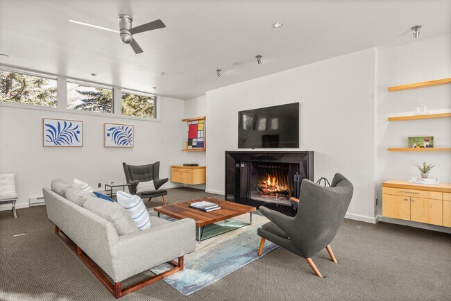 Building Photo - 506 W Hallam St