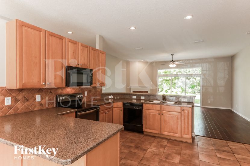 Building Photo - 1000 Hanover Ln