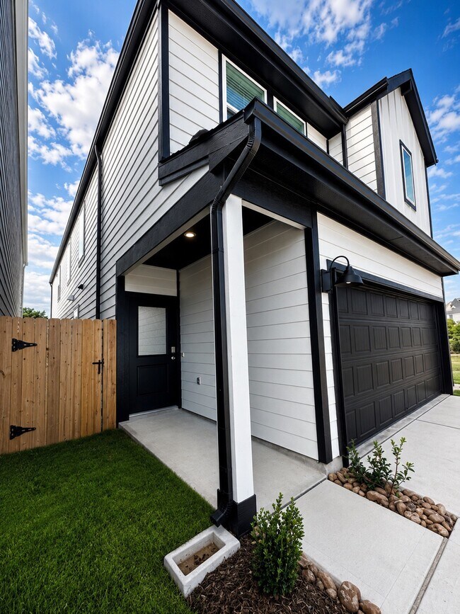 Building Photo - 28110 Meadowlark Sky Dr