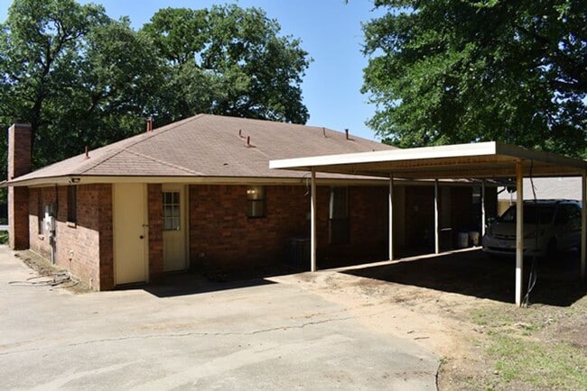Building Photo - 7009-7011 Overton Park