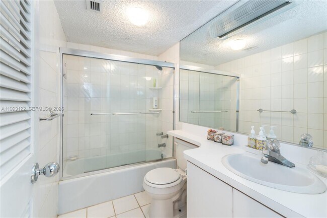 Building Photo - 2030 S Ocean Dr