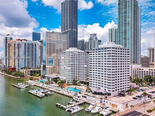 Building Photo - 905 Brickell Bay Dr