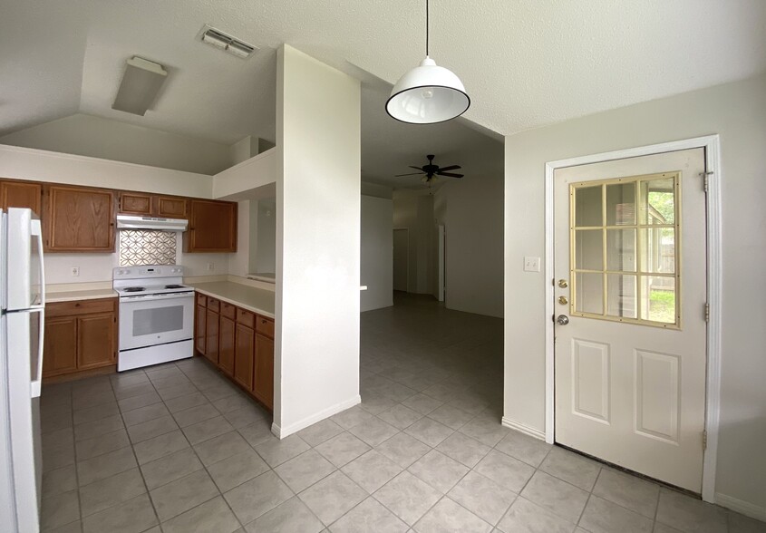 Building Photo - 2707 Starling Dr