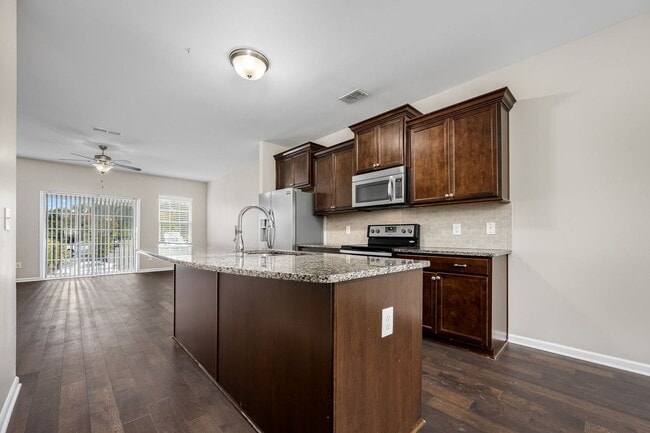 Building Photo - Luxury Townhome at the Boulevard