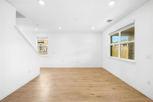 Building Photo - 412 Brody Ln