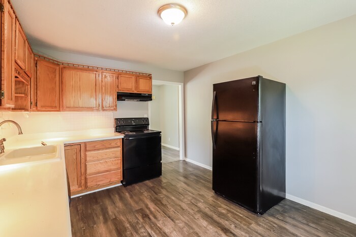 Building Photo - 6303 N Bellefontaine Ave