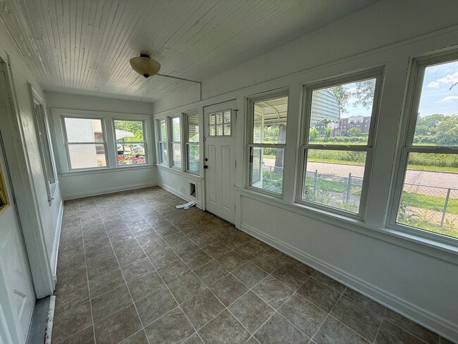 Building Photo - Charming 3 bedroom 1 bath in University/Lexington neighborhood!