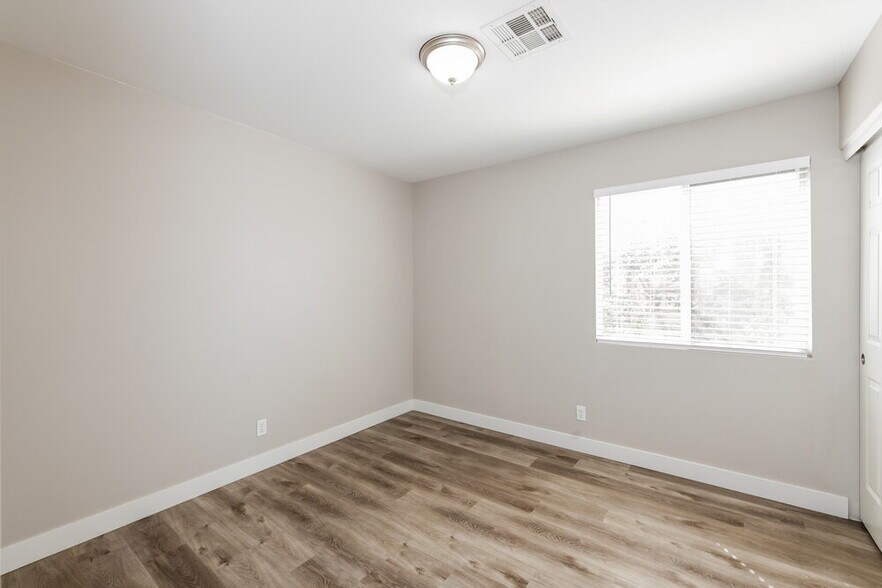 Building Photo - 646 Maccabe Ave