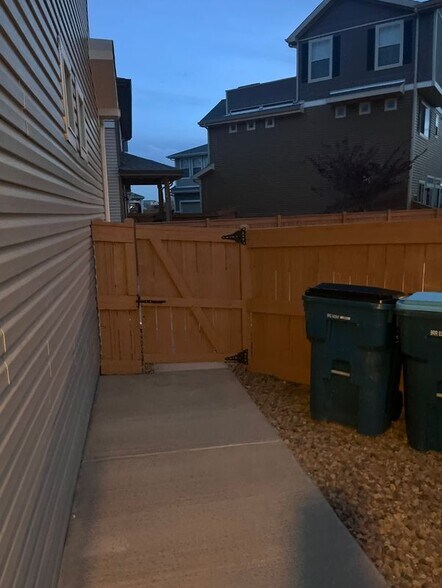 Building Photo - 10225 Yampa Ct